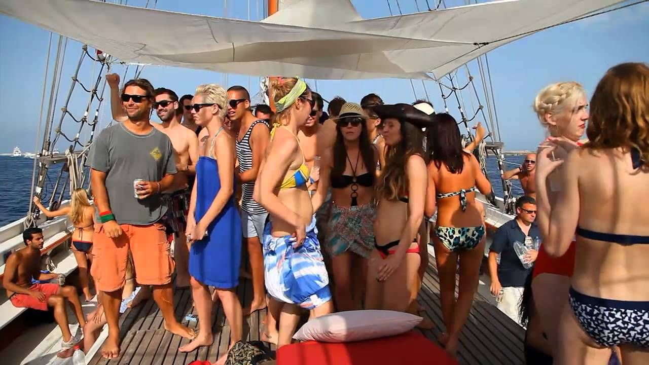 Bodrum ve Didim’de Teknede Doğum Günü Partisi